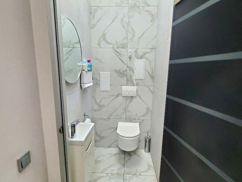 комерційна за адресою Степана Бандери вул., 2/1а