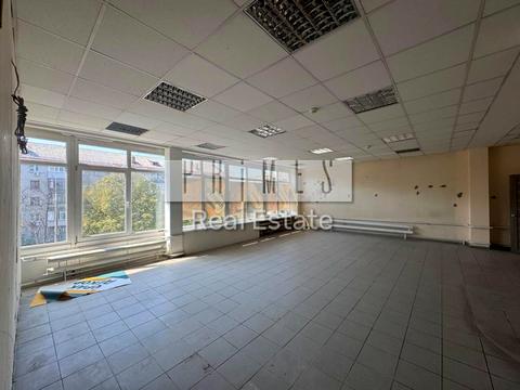 комерційна за адресою Ялтинська вул., 7