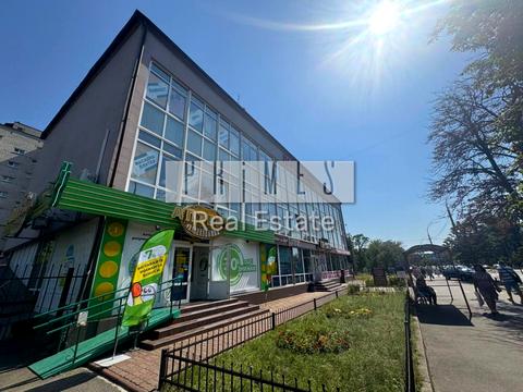 комерційна за адресою Ялтинська вул., 7