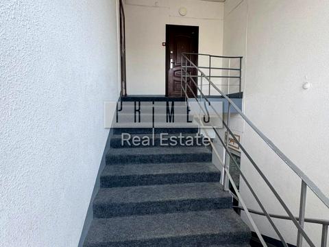 комерційна за адресою Ялтинська вул., 7