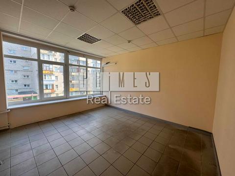 комерційна за адресою Ялтинська вул., 7