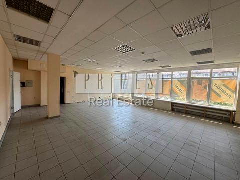 комерційна за адресою Ялтинська вул., 7