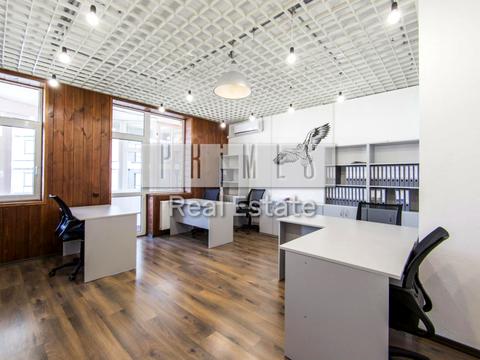 комерційна за адресою Лесі Українки бульв., 7-А