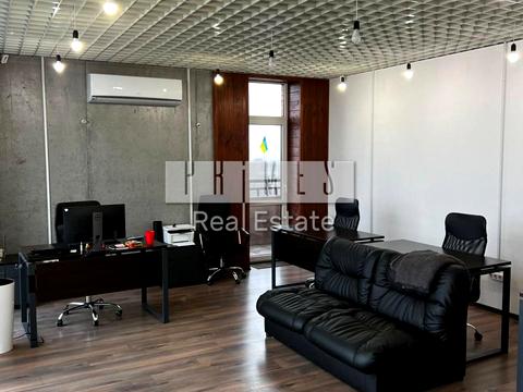 комерційна за адресою Лесі Українки бульв., 7-А