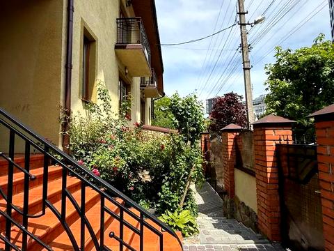 будинок за адресою Львів, Поперечна вул.