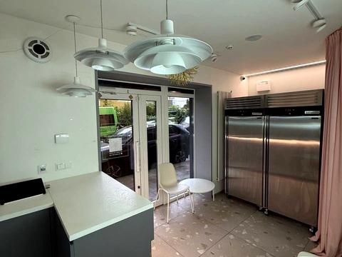 коммерческая по адресу Матейко ул., 21