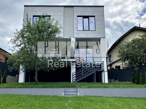 будинок за адресою Листопадна вул.