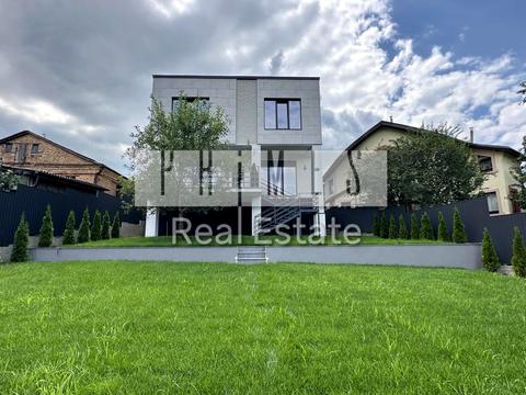 будинок за адресою Листопадна вул.