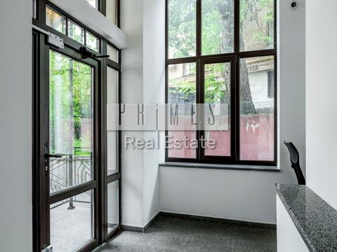 комерційна за адресою Воздвиженська вул., 51