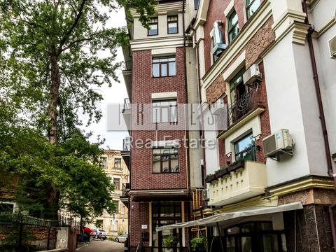 комерційна за адресою Воздвиженська вул., 51