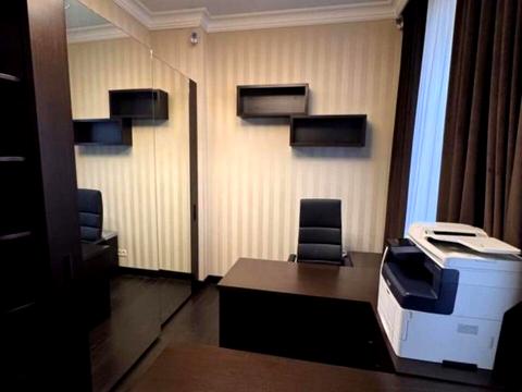 комерційна за адресою Симона Петлюри вул. (Комінтерну), 18