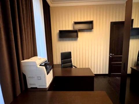 комерційна за адресою Симона Петлюри вул. (Комінтерну), 18