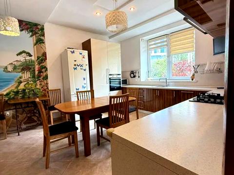 будинок за адресою Поперечна вул., 10