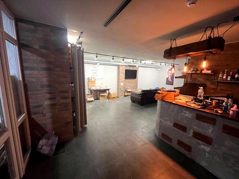 комерційна за адресою Під Голоском вул., 1