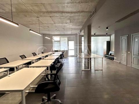 комерційна за адресою Лесі Українки бульв., 7-Б