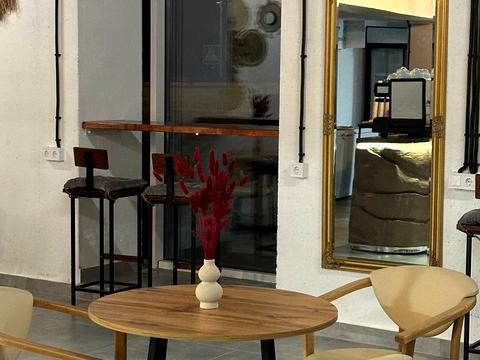 комерційна за адресою Матвія Донцова вул. (Тургенєвська), 24