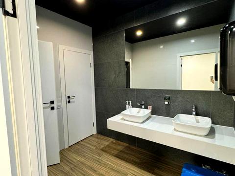 комерційна за адресою Павла Нірінберга вул. (Баумана), 10-А