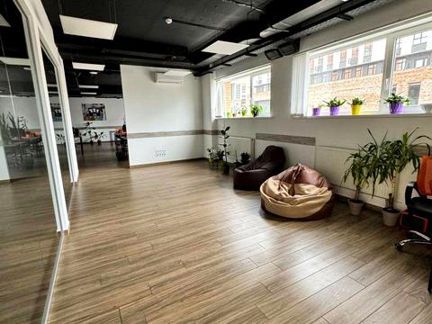 комерційна за адресою Павла Нірінберга вул. (Баумана), 10-А