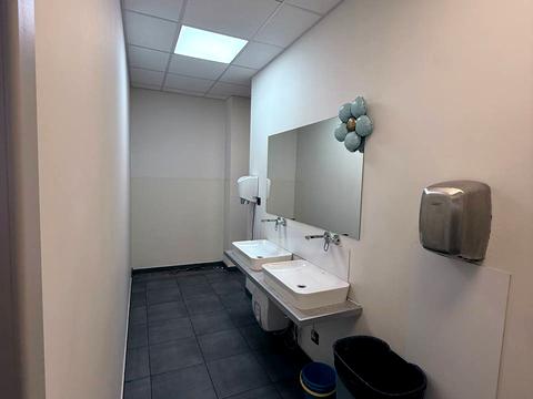 комерційна за адресою Ливарна вул., 4