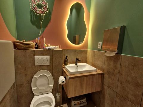 комерційна за адресою Університетська вул., 3