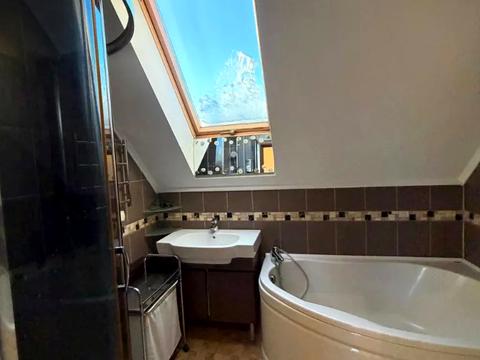 будинок за адресою Золоті Ключі