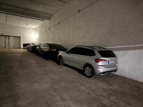 паркомісце за адресою Вадима Гетьмана вул., 1