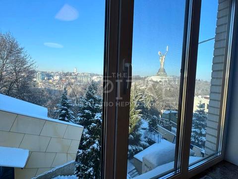 коммерческая по адресу Пирятинская ул., 4