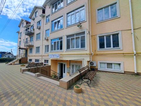 комерційна за адресою Богдана Хмельницького вул., 12