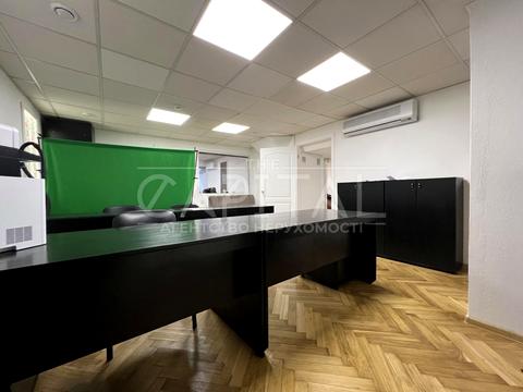 комерційна за адресою Шовковична вул., 24