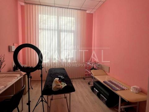 комерційна за адресою Київ, Срібнокільська вул., 12