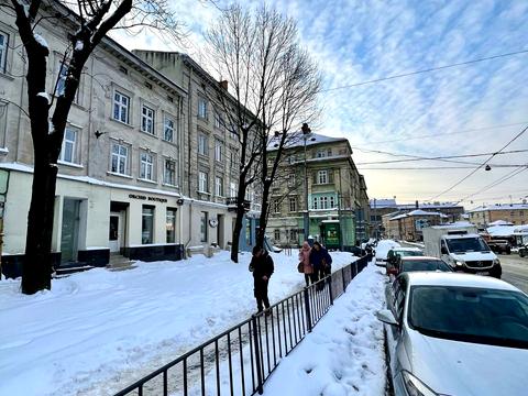 комерційна за адресою Львів, Князя Ярослава Осмомисла пл., 10