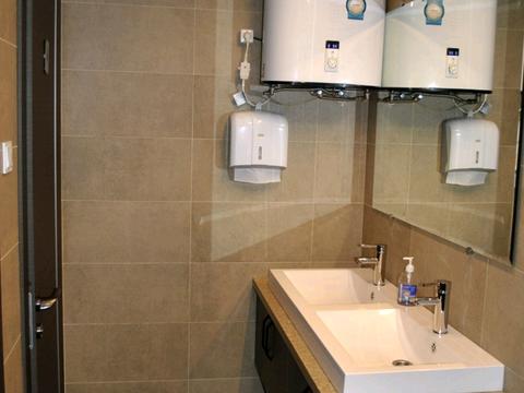 комерційна за адресою Івана Франка вул., 49