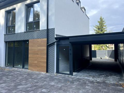 будинок за адресою Миколи Голубця вул. ()