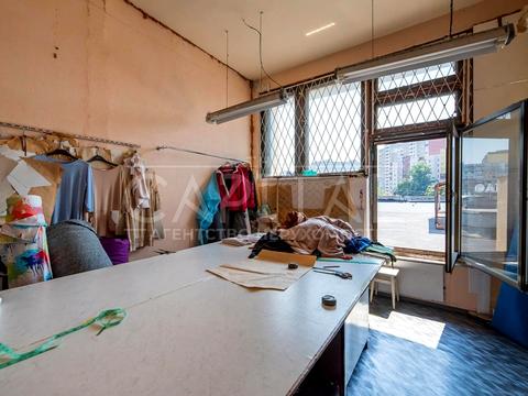 комерційна за адресою Червоної Калини просп. (Володимира Маяковського), 15