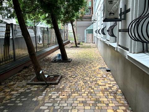 комерційна за адресою Саксаганського вул., 111-А