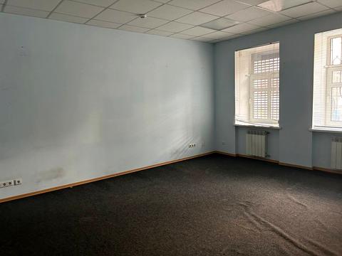 комерційна за адресою Саксаганського вул., 111-А