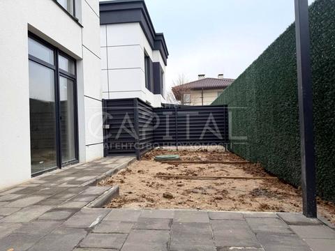 будинок за адресою с. Петропавлівська Борщагівка, Каштанова вул.