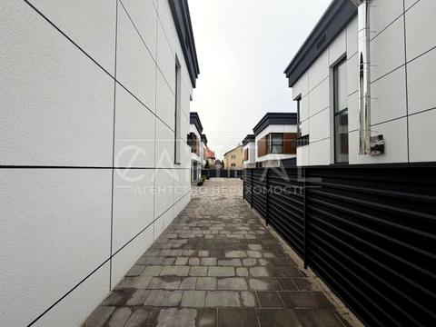 будинок за адресою с. Петропавлівська Борщагівка, Каштанова вул.