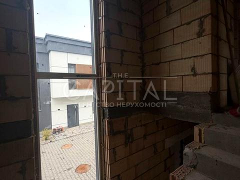 будинок за адресою с. Петропавлівська Борщагівка, Каштанова вул.