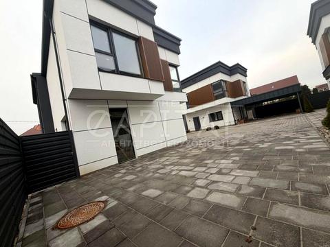 будинок за адресою с. Петропавлівська Борщагівка, Каштанова вул.