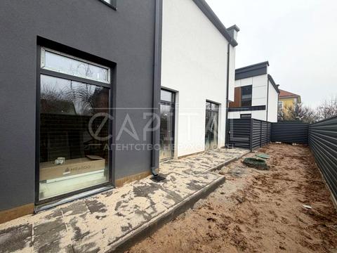 будинок за адресою с. Петропавлівська Борщагівка, Каштанова вул.