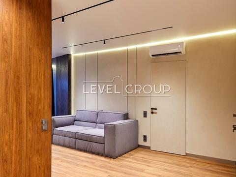 будинок за адресою Дніпровська набережна вул., 13