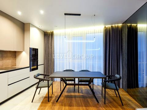 будинок за адресою Дніпровська набережна вул., 13