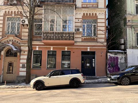 комерційна за адресою Михайлівська вул., 19