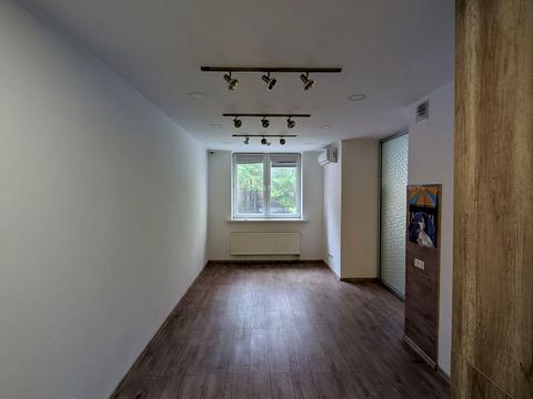 комерційна за адресою Київ, Ділова вул. (Димитрова), 2-Б