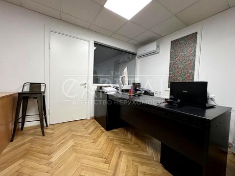 комерційна за адресою Шовковична вул., 24