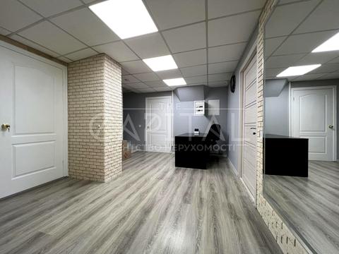 комерційна за адресою Шовковична вул., 24