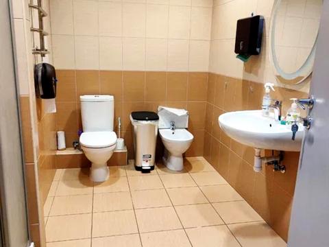 комерційна за адресою Антоновича вул. (Горького), 72