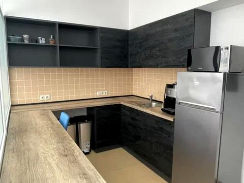 комерційна за адресою Антоновича вул. (Горького), 72