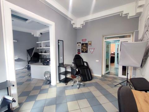 комерційна за адресою Івана Рутковича вул. (), 2